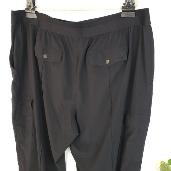 Athleta Vienna Cargo Pant Black size 26 Plus Featherweight Athleisure - Picture 10 of 13